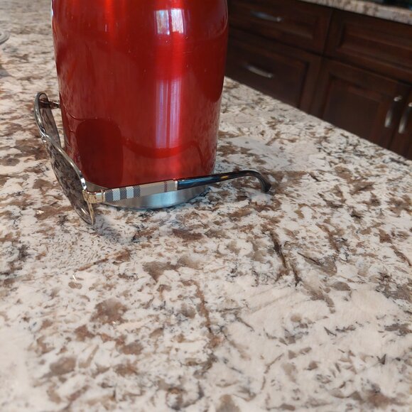 Burberry sunglasses - Picture 6 of 8